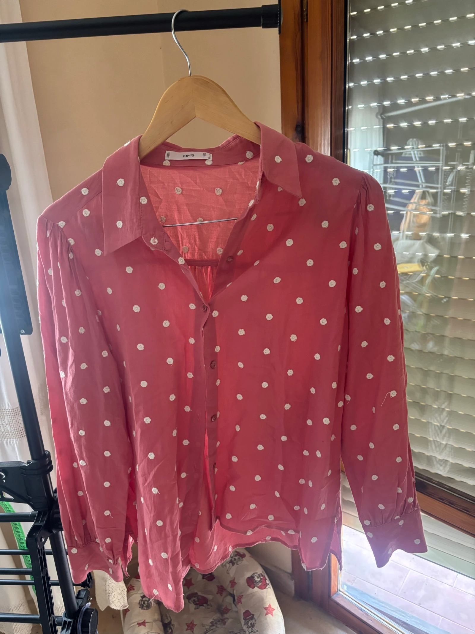 Camisa rosa con apliques blancos – photo 2
